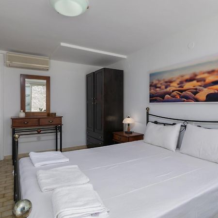 אדאמאס Areti'S Milos Guesthouses מראה חיצוני תמונה