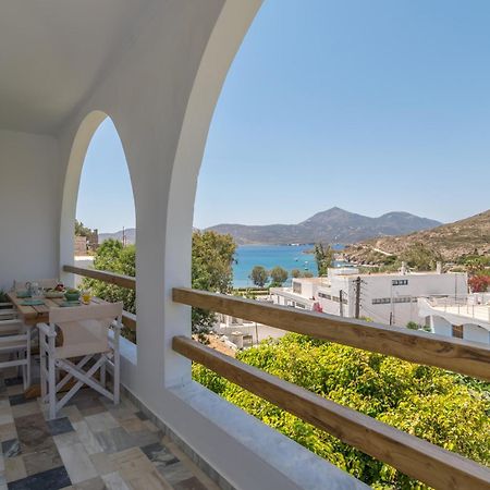 אדאמאס Areti'S Milos Guesthouses מראה חיצוני תמונה