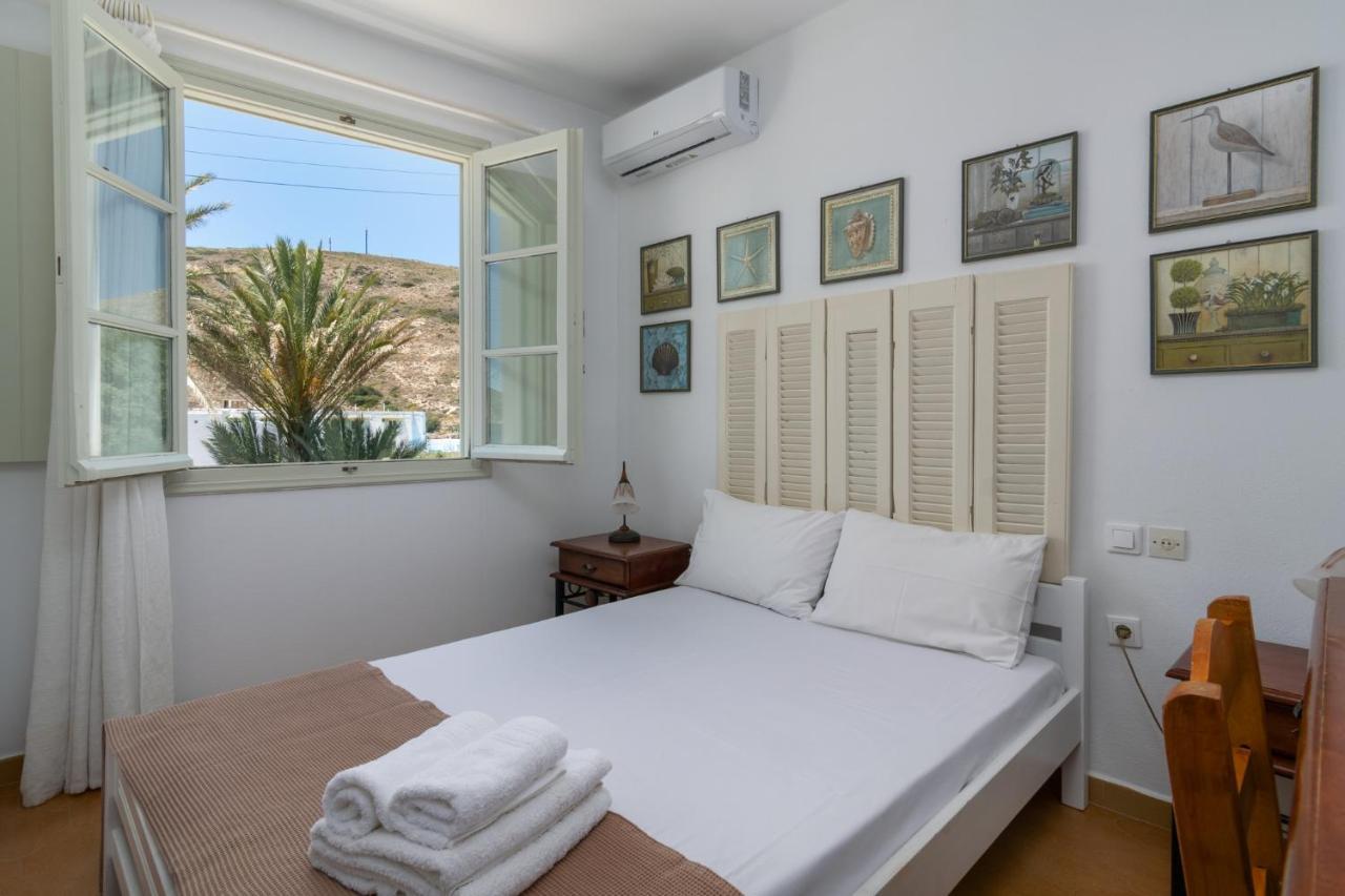 אדאמאס Areti'S Milos Guesthouses מראה חיצוני תמונה
