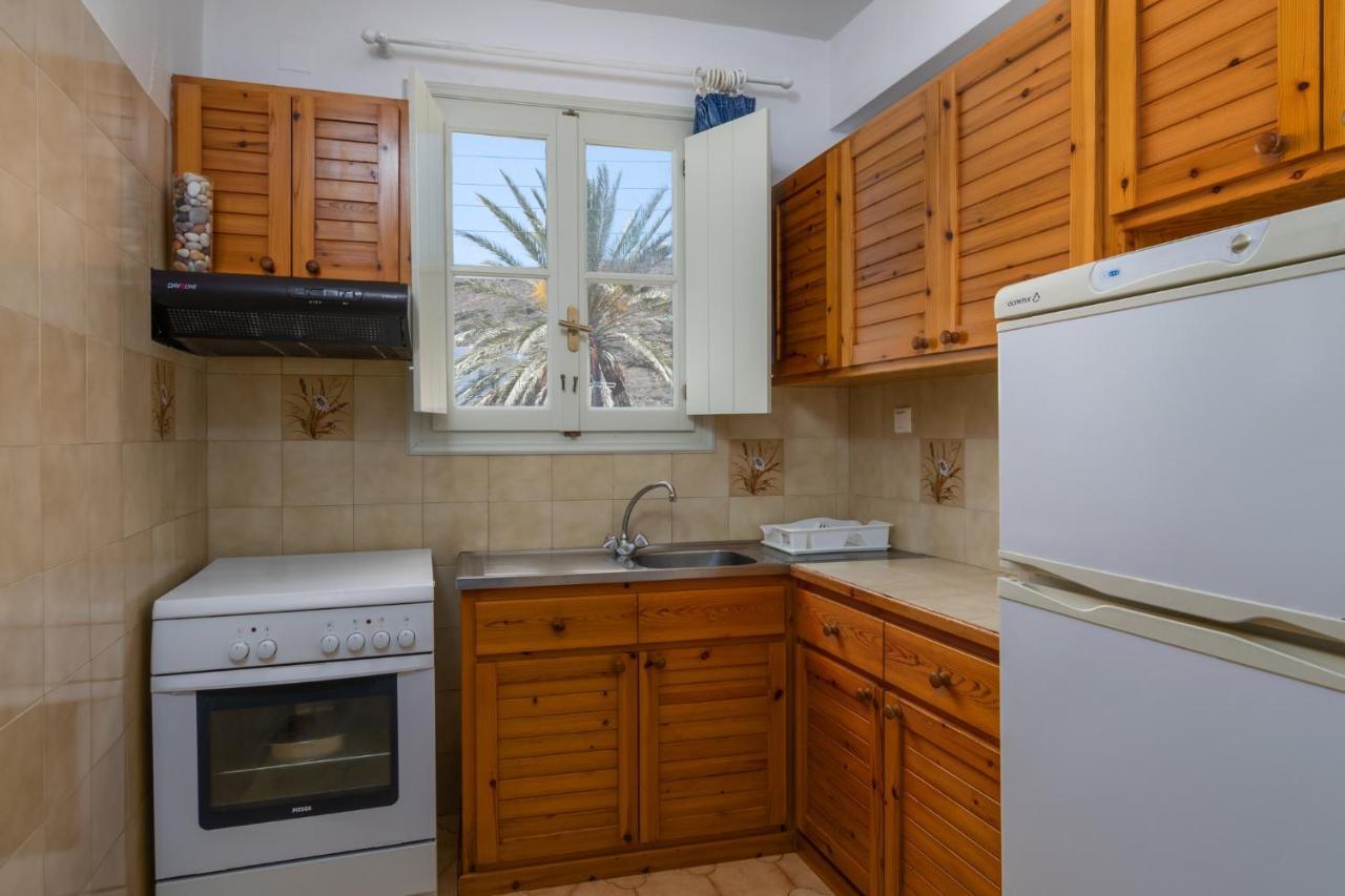 אדאמאס Areti'S Milos Guesthouses מראה חיצוני תמונה