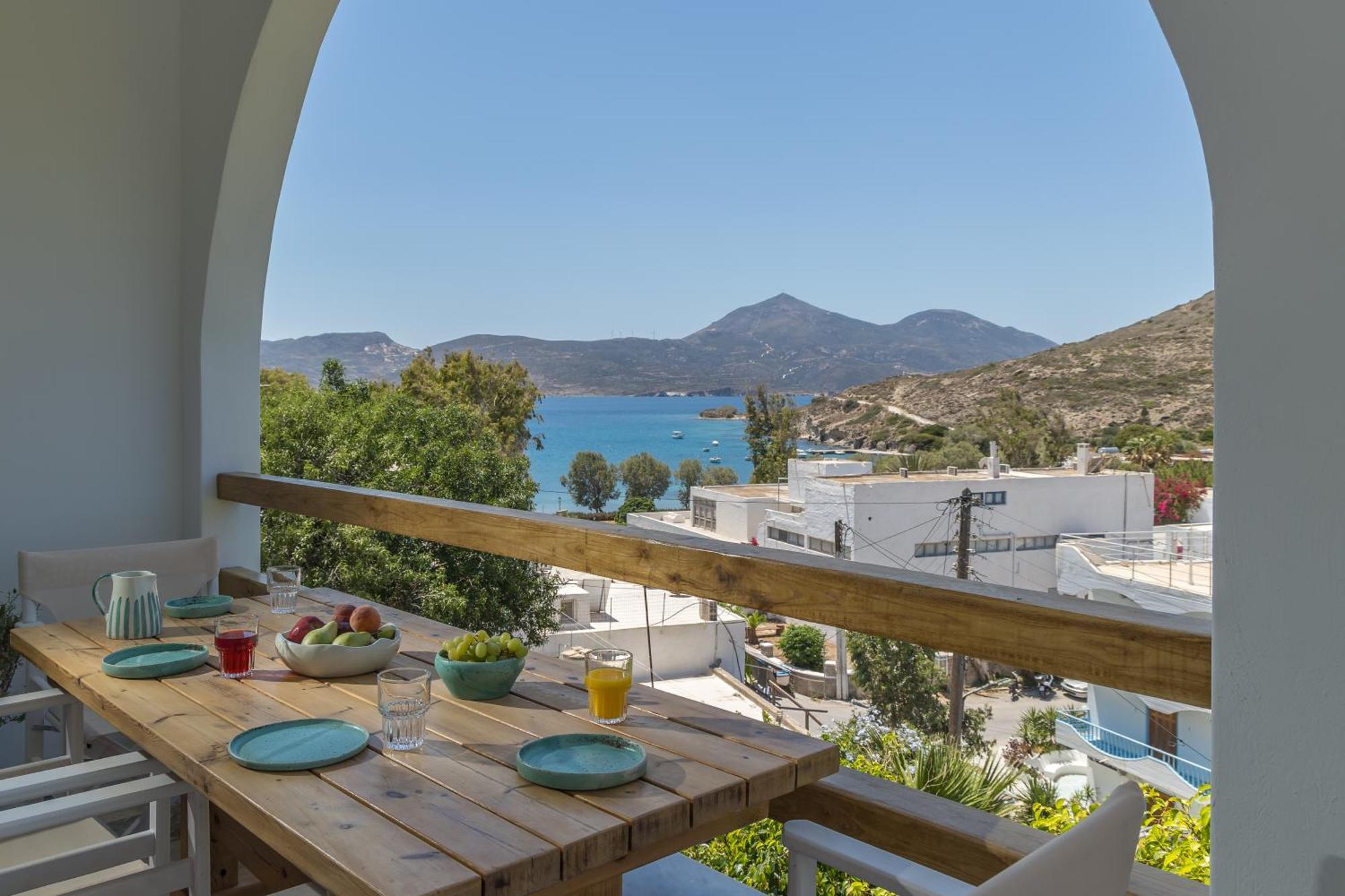 אדאמאס Areti'S Milos Guesthouses מראה חיצוני תמונה