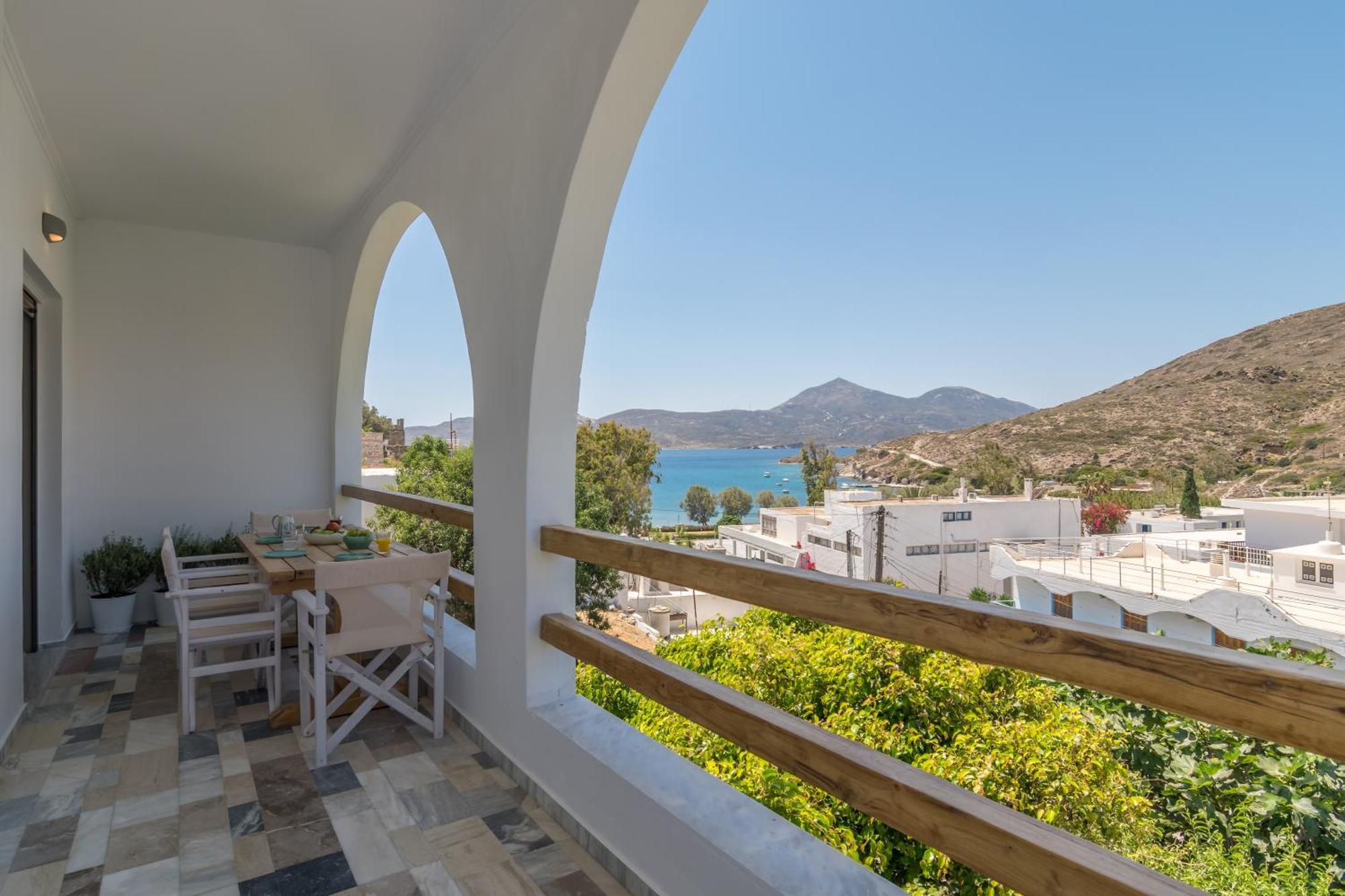 אדאמאס Areti'S Milos Guesthouses מראה חיצוני תמונה